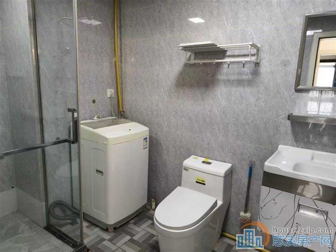 峙山庄园130平精装三室二卫3200元