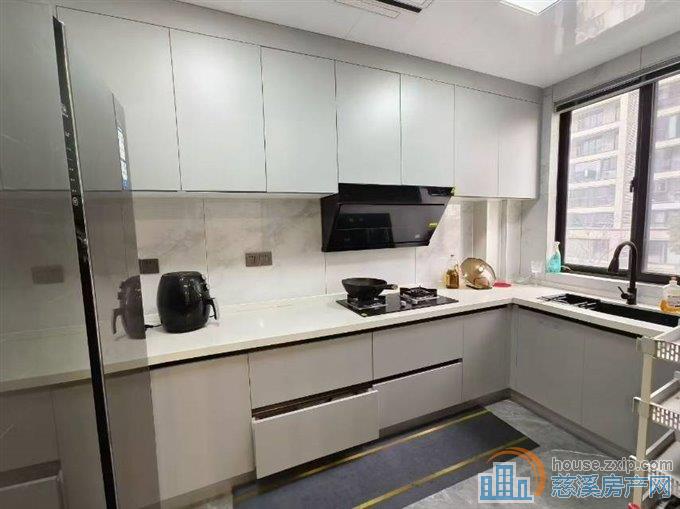 珑玥府143平方精装修238万满2年