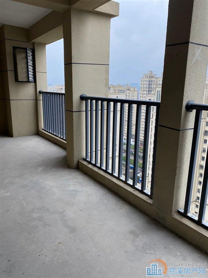 鸣北小区 毛坯153平139.8万低总价