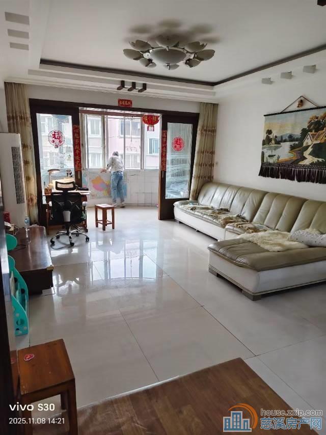 东兴苑南区3楼124平车库老装138万