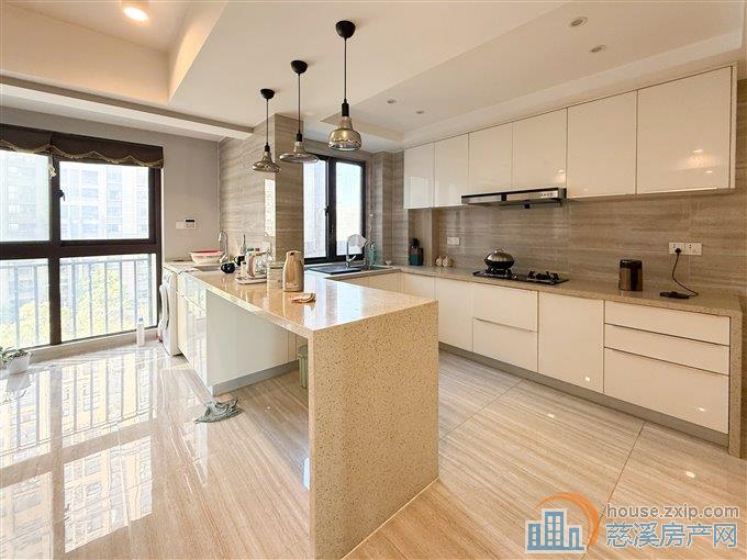 白金湾144平138万精装修绿城物业