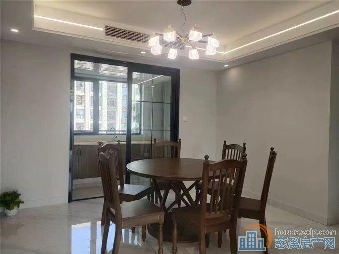 出租中海湖心半岛四室二卫5500每月