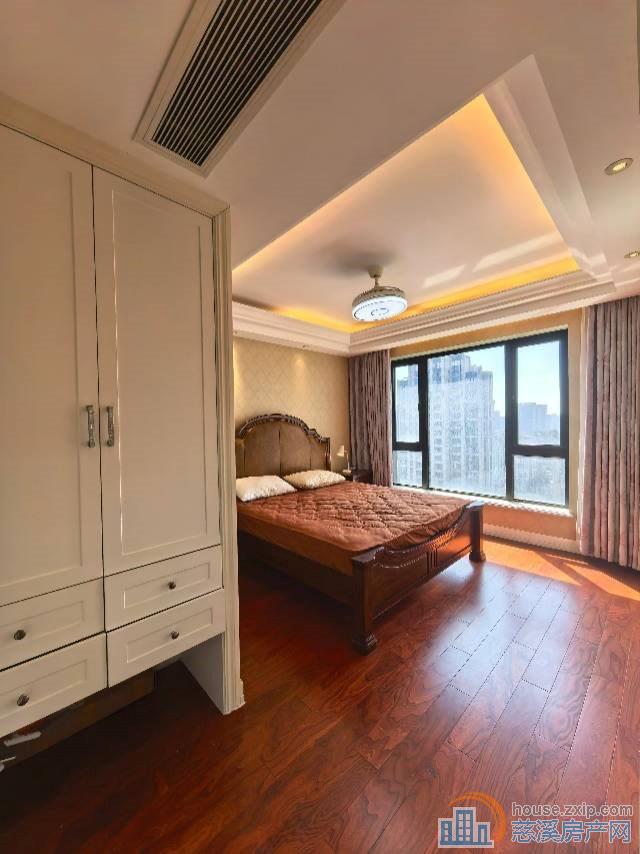 首次出租金地鸿悦138平3室2厅2卫精装