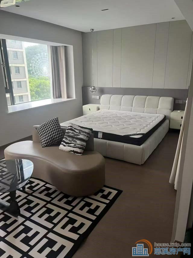 银泰附近江滨之城143平豪装带车位