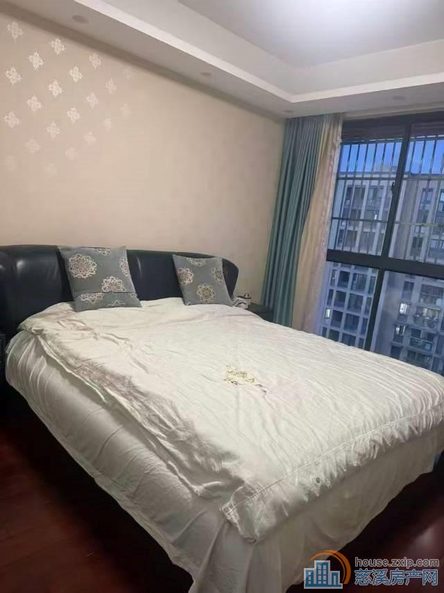 界牌小区138平中上层精装+车位储藏间