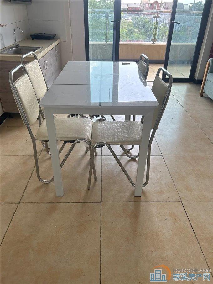 佳洲锦苑 简装116平方118万 低总价