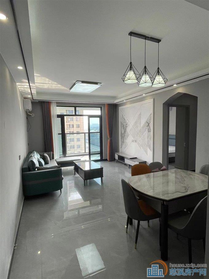 观湖佳苑 两室  3000/月