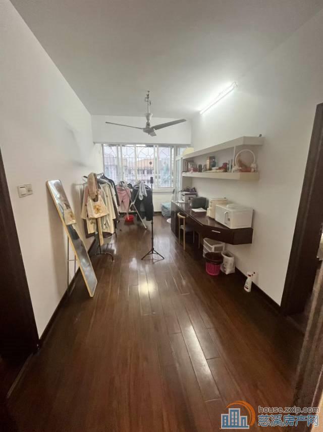 虞波西苑五楼面积120平70.8万简装