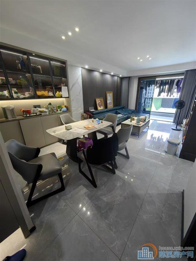 中海湖心半岛3室2卫