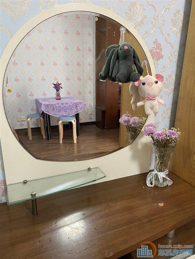 金旦花园单身公寓1100元及1200元