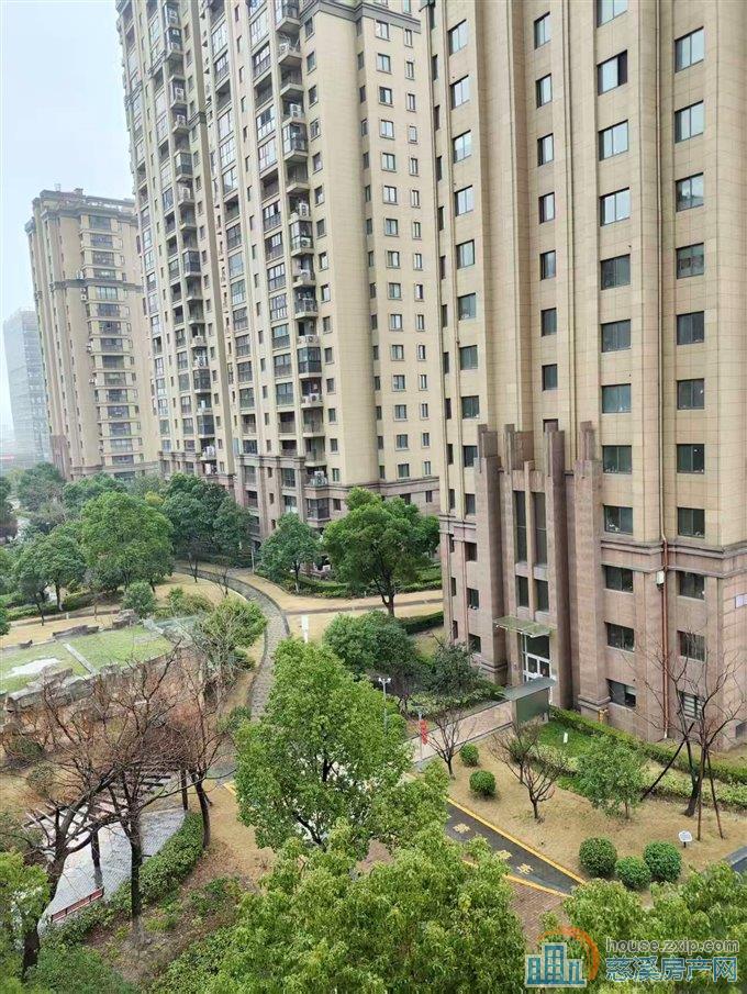 白金湾8号楼东边套中间楼层