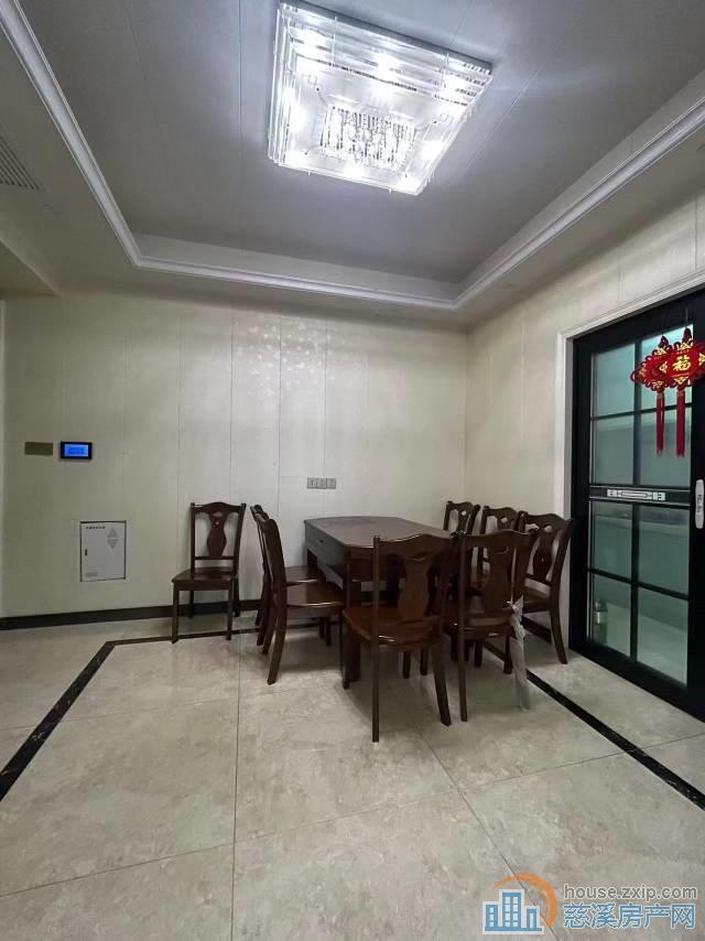 花样年90平3室2卫精装3000元