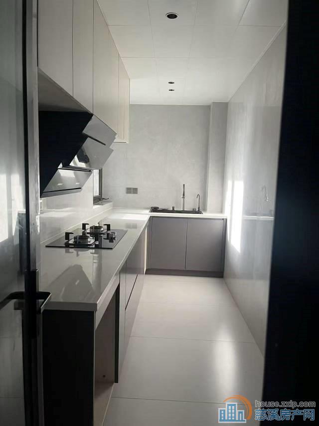 银泰附近江滨之城143平豪装带车位