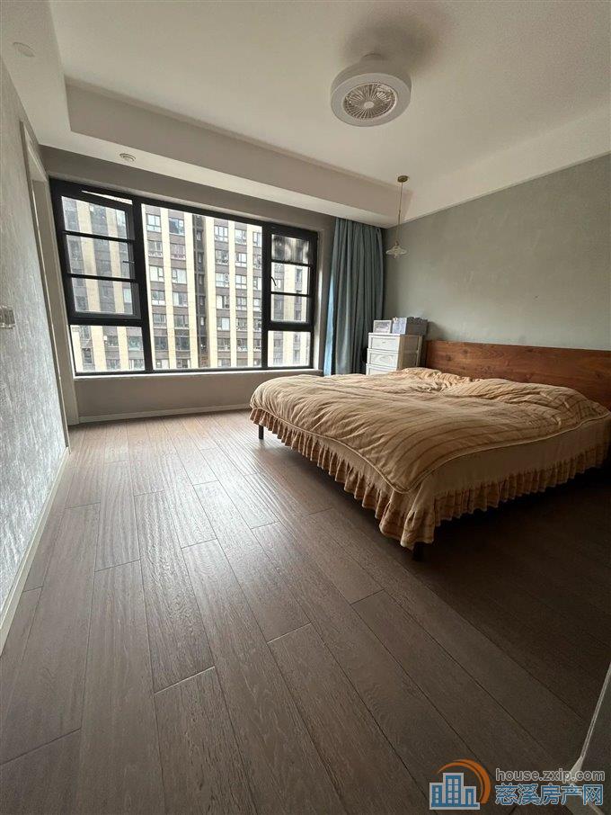 金仕华庭 精装修 中间楼层 一梯两户