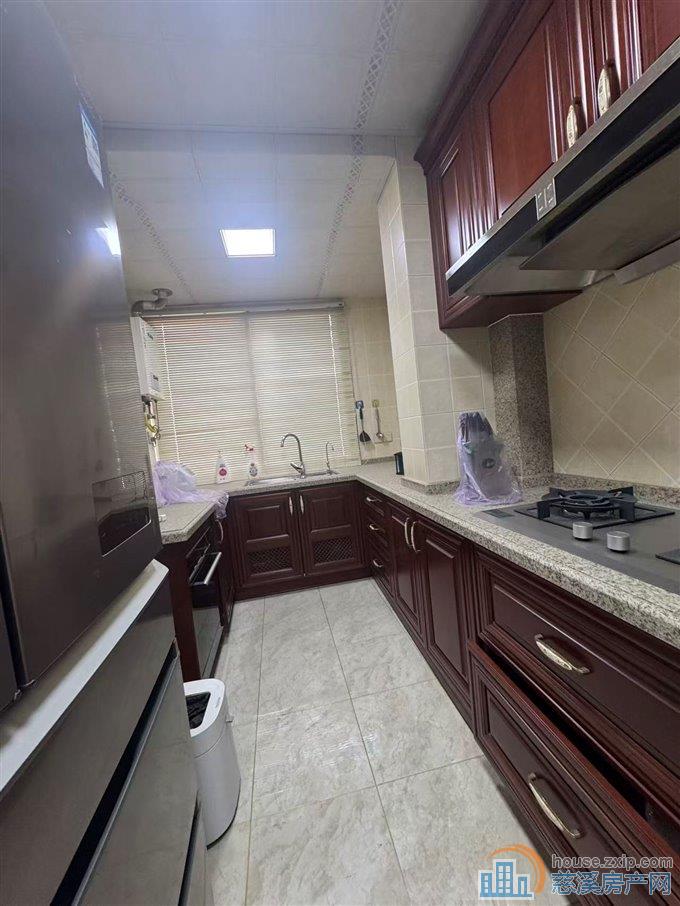 出售财富中心带产权车位豪华装修楼层好