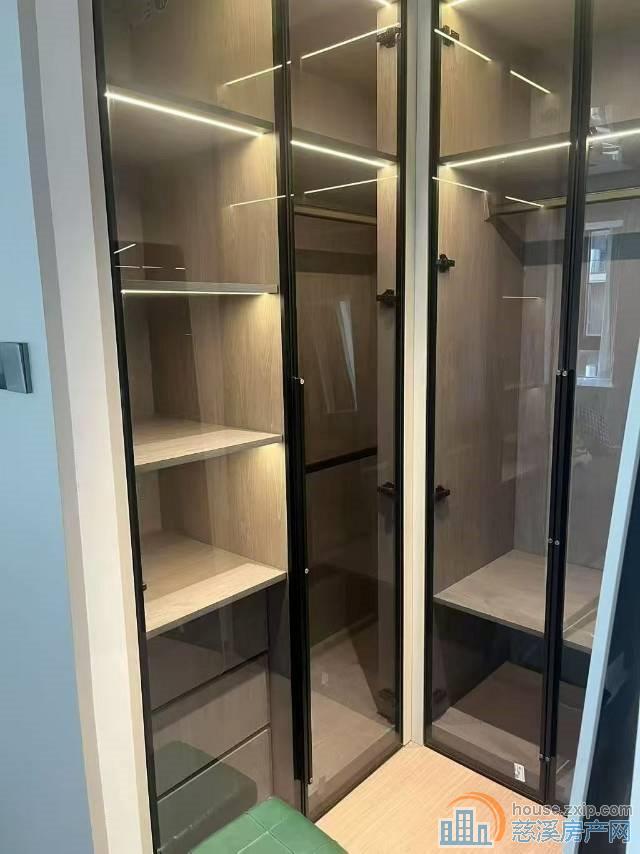 银泰附近江滨之城143平豪装带车位