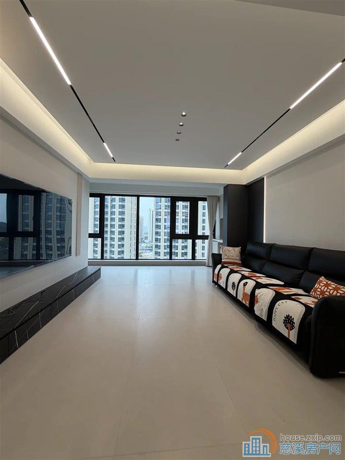 水映天成精装修未入住161平 372万