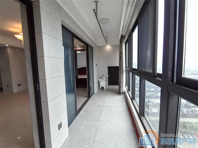 翡丽湾145平102万送车位全新精装修