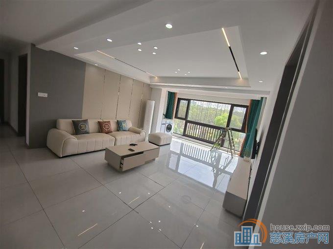 天誉华府 四室 5000元