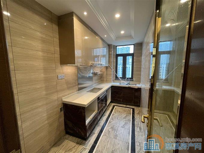 恒大河悦府 洋房顶复 带三个露台