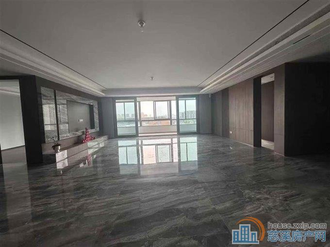 绿城·汀澜鸣翠226平方带2个车位