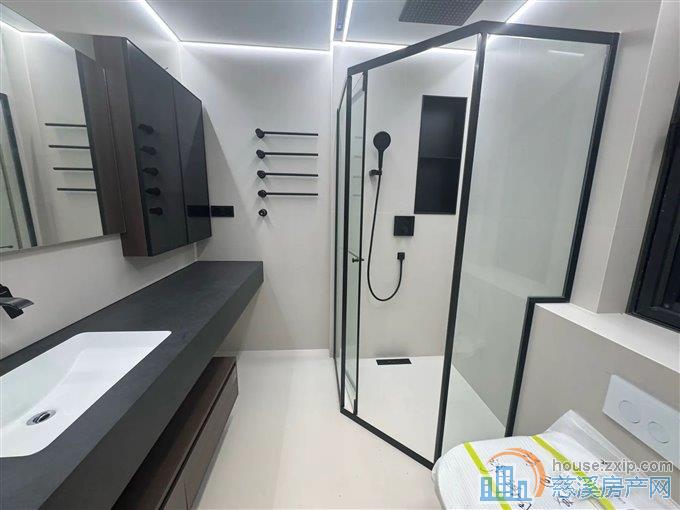 万固143平四开间，全新豪华装修288万