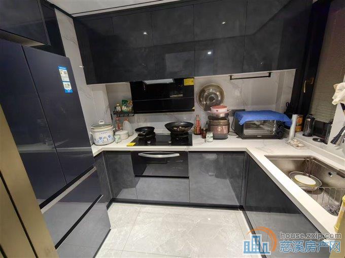 中海湖心半岛3室2卫