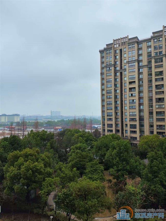 白金湾8号楼东边套中间楼层