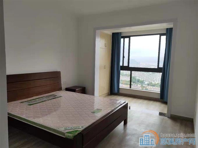 峙山庄园130平精装三室二卫3200元