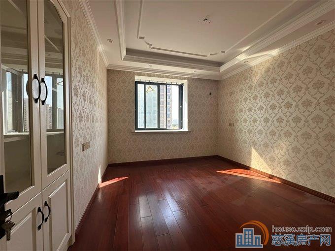 明月佳苑 精装 90平方 位置好 低总价