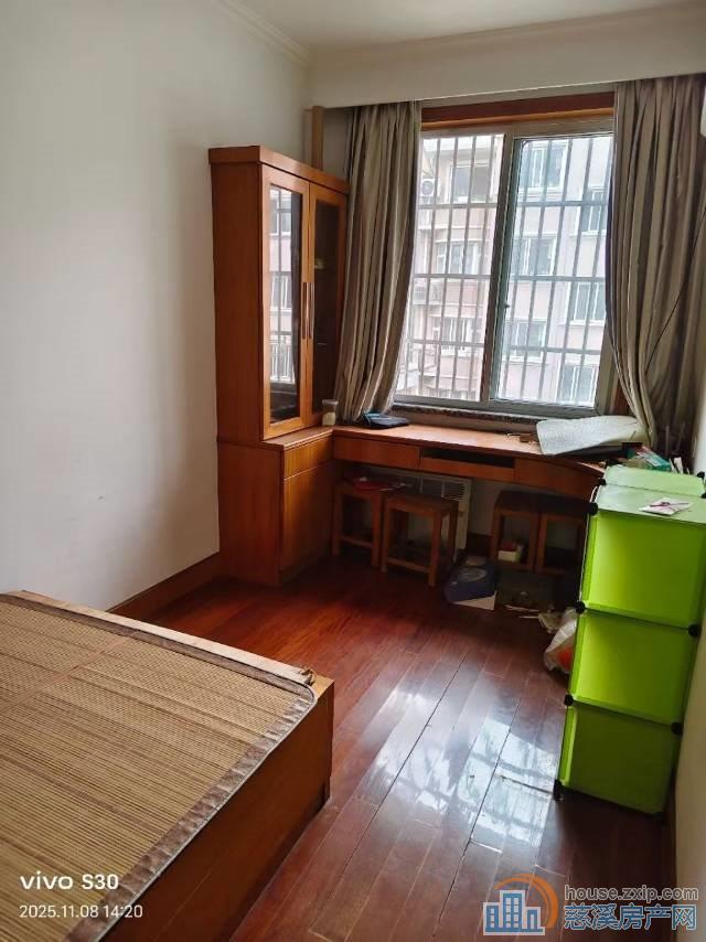 东兴苑南区3楼124平车库老装138万