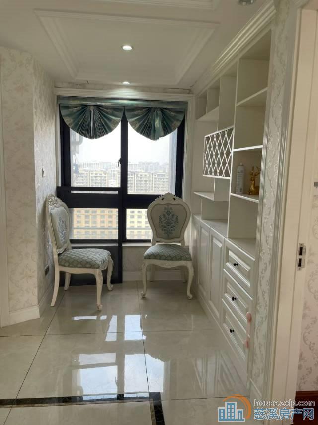 捡漏，金仕华庭 128平精装好楼层满2年