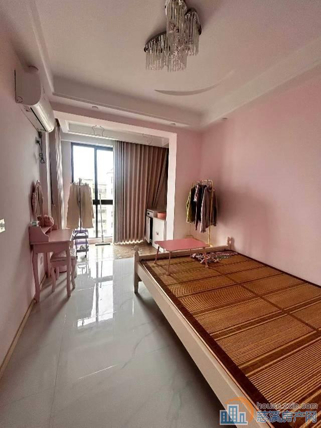 观湖佳苑高层90平两房精装车位储物间