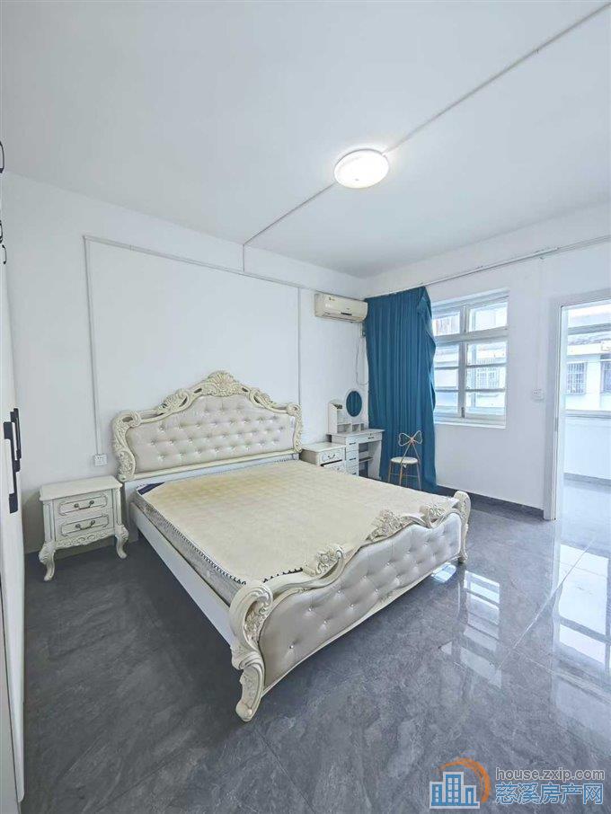 金山新村5楼三室精装修直接房源钥匙在