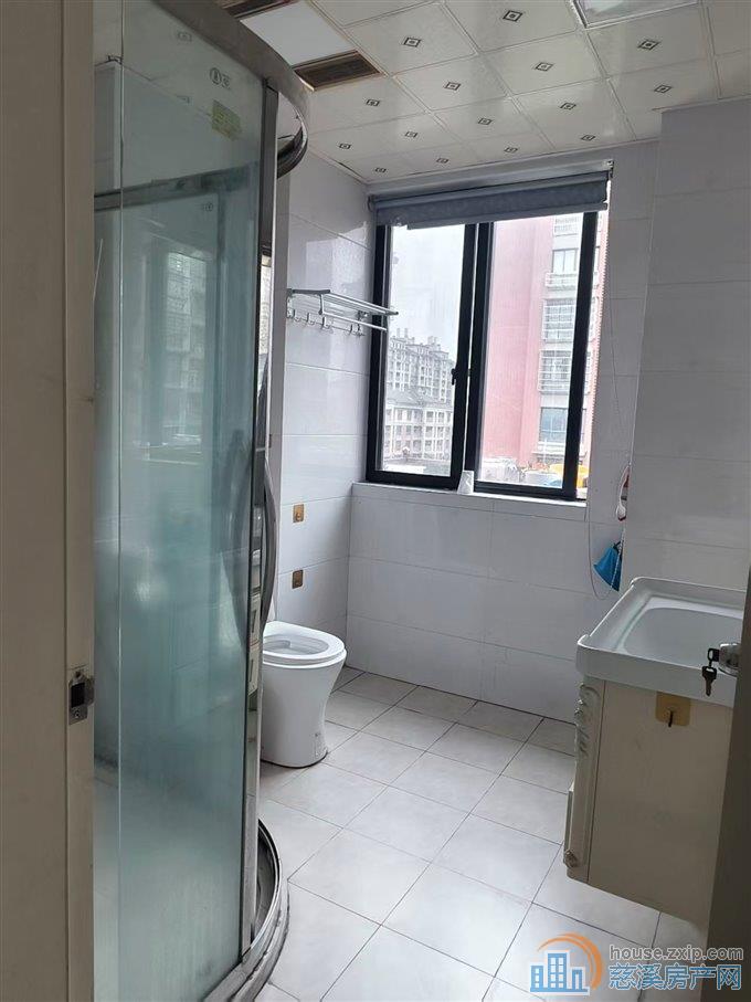 出售白彭小区兴隆苑洋房中间楼层精装带车位