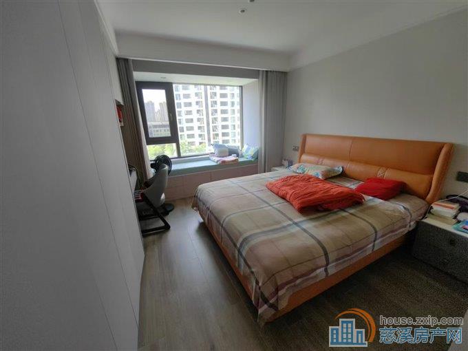 中海湖心半岛3室2卫