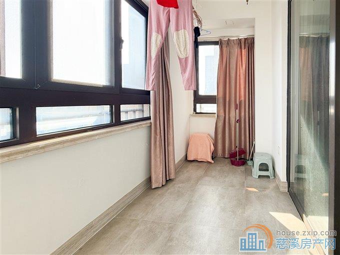 白金湾144平140万绿城物业