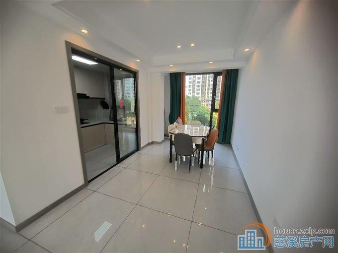 天誉华府 四室 5000元