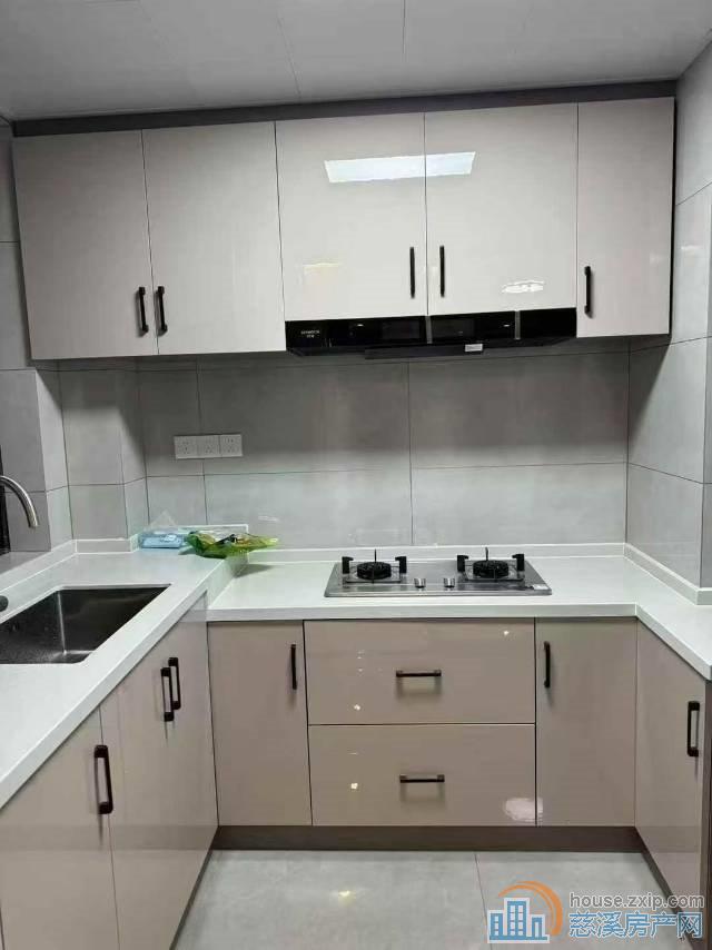 上林坊 江岸臻园 三室+车位 3900元