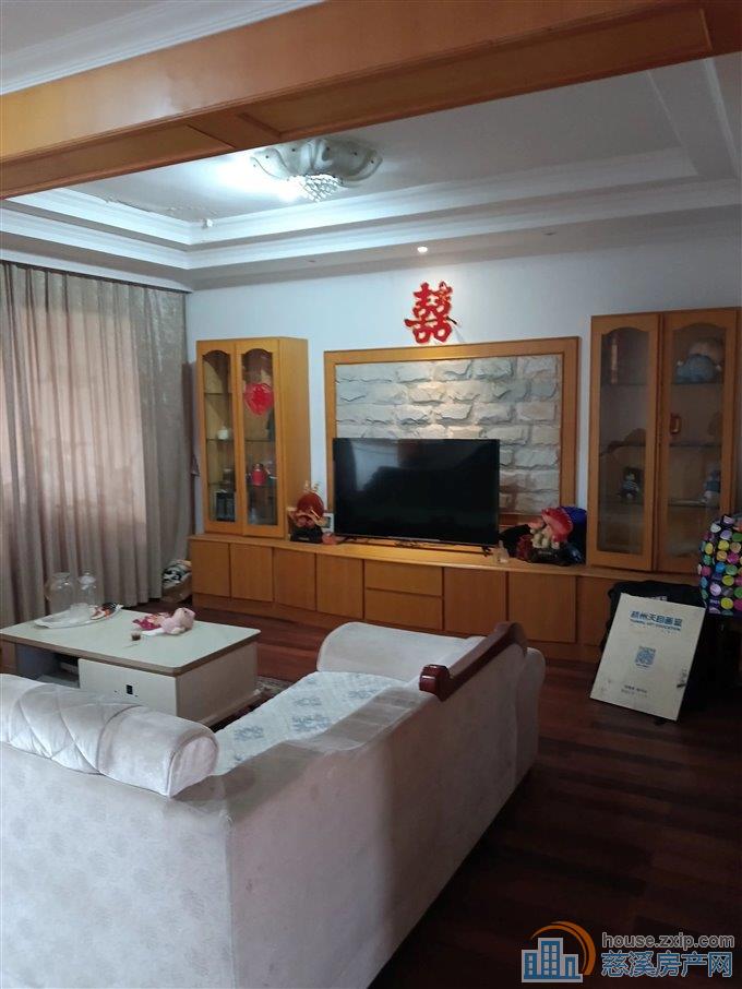 金东南苑136平97万送车库单价7千