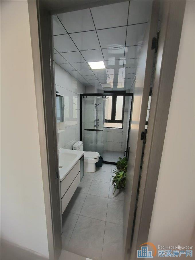 天誉华府 四室 5000元