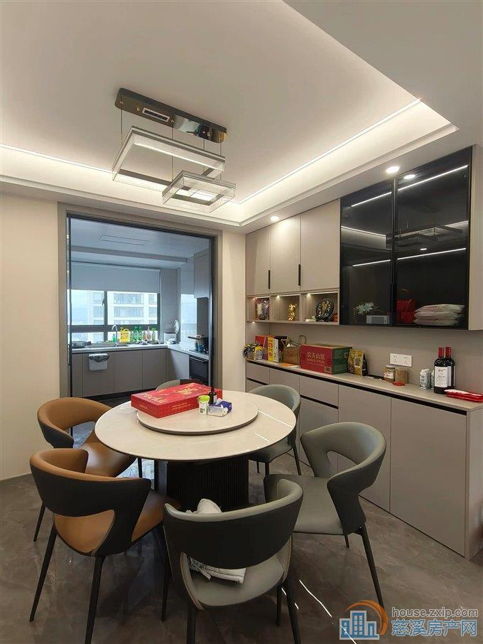 梧桐府 精装 带车位 黄金楼层