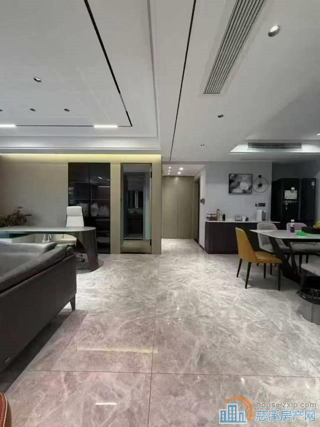 保利俯院江南豪装143平车位二个