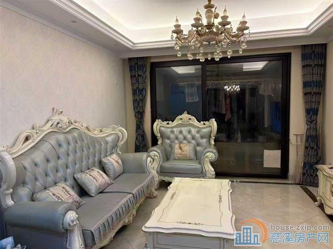 出租金仕华庭3200元，自住房