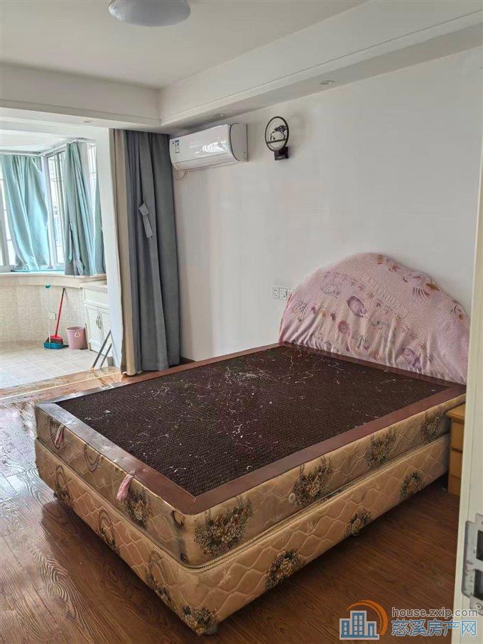 茜苑新村3楼精装2室2厅2000元