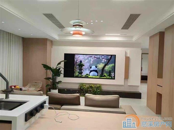 云逸里豪华精装修3室2厅1书房