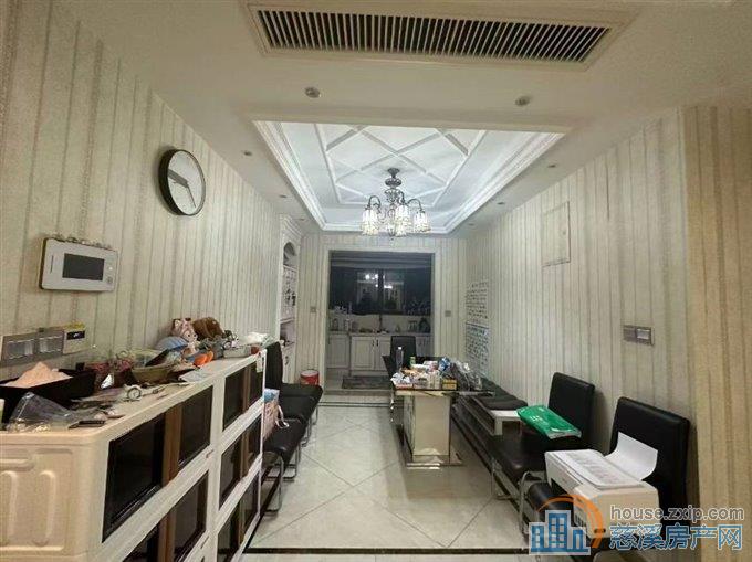 保利一期君悦湾139平顶楼豪装130万