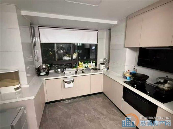 梧桐府117平黄金楼层精装满两年带车位