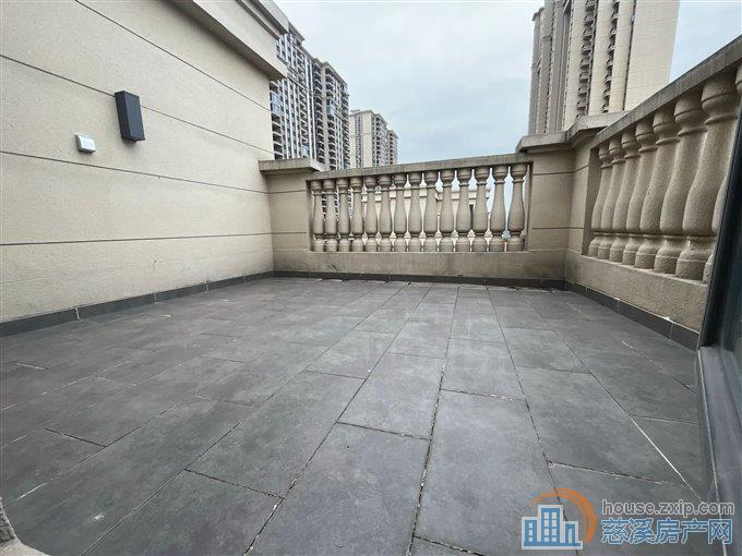 恒大河悦府 洋房顶复 带三个露台