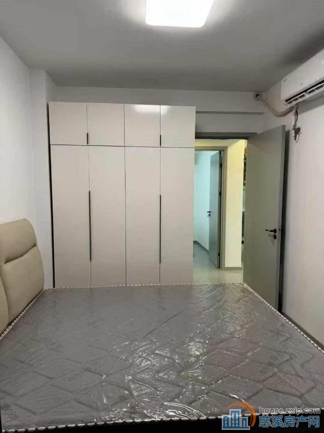 上林坊 江岸臻园 三室+车位 3900元